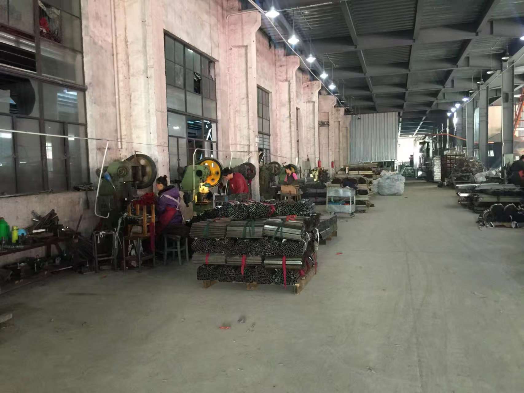 Inside view of the Patiofurnituresco factory in Taizhou, China, showcasing production equipment.